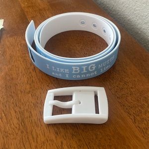 NIB C4 I Like Big Mutts Belt